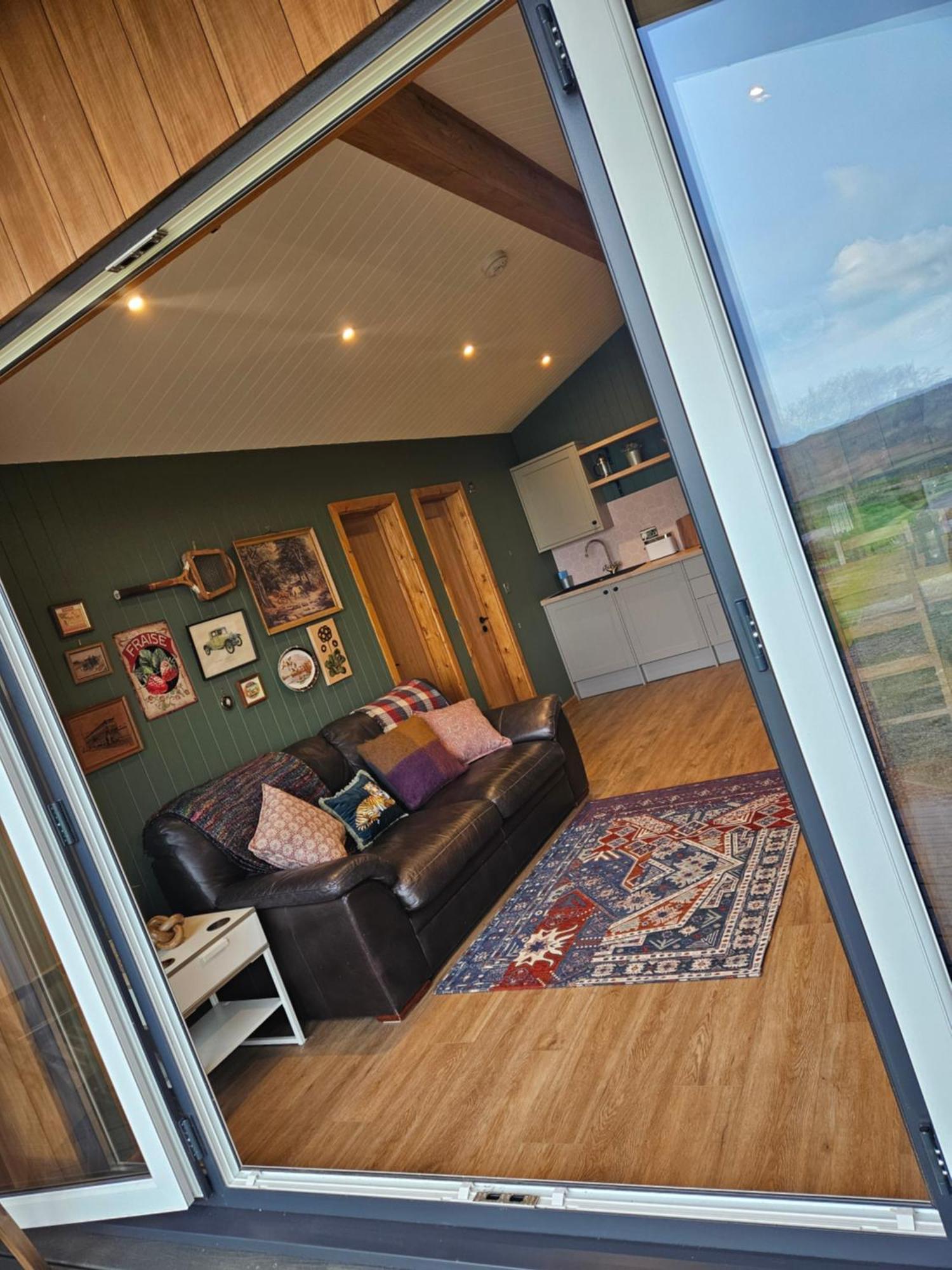 Under The Oak Glamping Ξενοδοχείο Caerphilly Εξωτερικό φωτογραφία